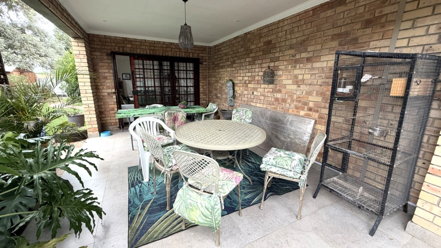 4 Bedroom Property for Sale in Langenhovenpark Free State